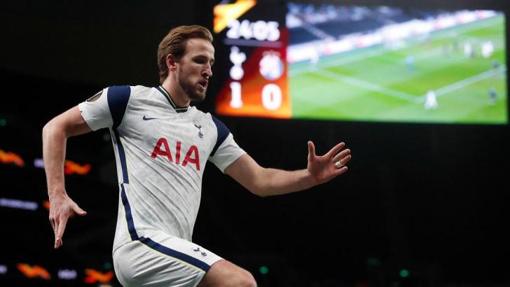 Harry Kane celebrates scoring for Spurs